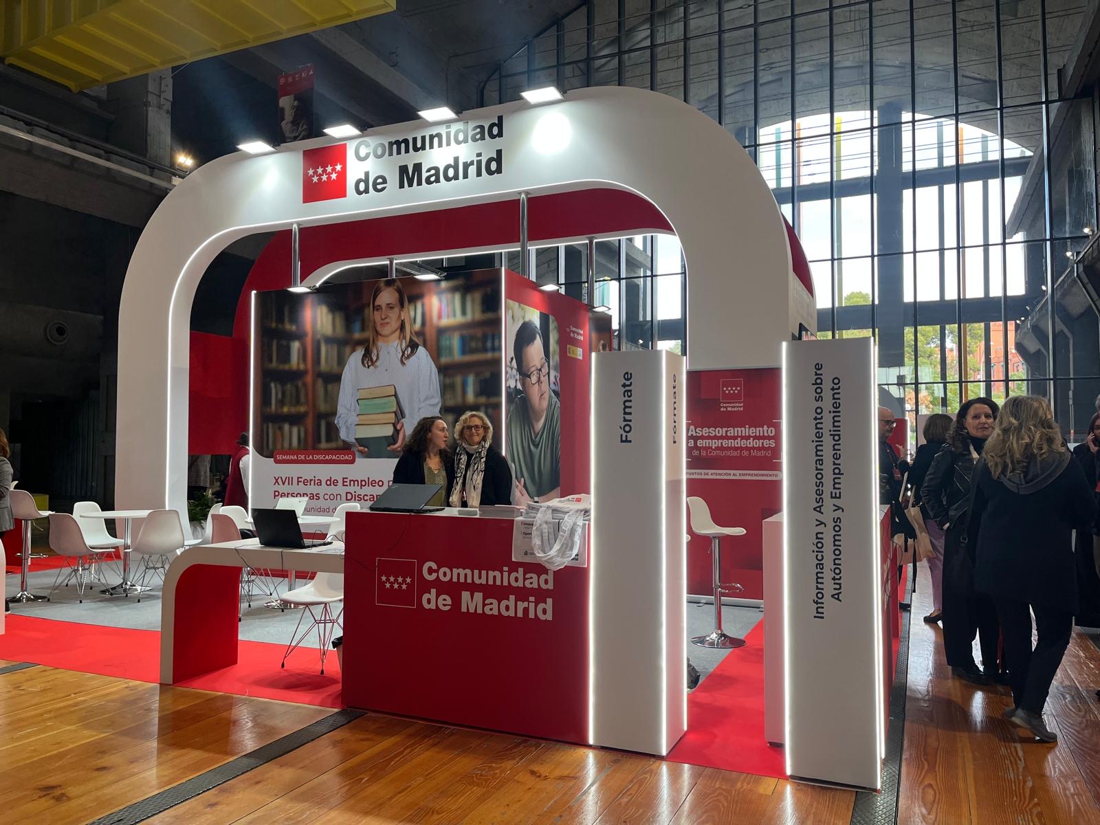 Stand de la Comunidad de Madrid en una feria de empleo